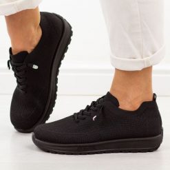 Czarne sportowe buty damskie News 231. Czarne buty sportowe na co dzień damskie NEWS, bez wzorów, z dresówki, trekkingowe. Za 129.00 zł.