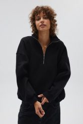 Bluza oversize z zamkiem w kolorze TOTALLY BLACK - STATE-UNI. Czarne bluzy bez kaptura damskie Marsala, z bawełny. Za 299.90 zł.