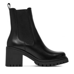 Botki Badura. Czarne botki damskie Badura, bez obcasa, na słupku, bez zapięcia. Za 349.99 zł.