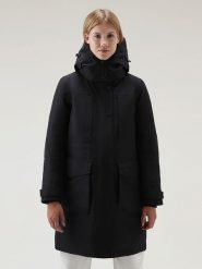 Woolrich Parka puchowa "Cayuta" w kolorze czarnym rozmiar: L. Czarne parki damskie Woolrich, l, bez wzorów, z puchu. Za 1,801.03 zł.