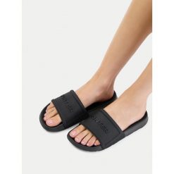 Klapki Hunter. Czarne klapki damskie Hunter, bez wzorów, bez obcasa. Za 119.99 zł.