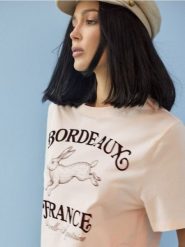 Bawełniana koszulka z nadrukiem zająca - kremowy. Białe t-shirty damskie Sinsay, l, bez wzorów, z bawełny, bez kołnierzyka. Za 19.99 zł.