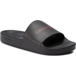 Klapki CALVIN KLEIN - Slide KM0KM00375 001. Czarne klapki i japonki męskie CALVIN KLEIN, z tworzywa sztucznego. Za 159.00 zł.