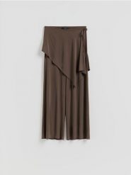 Spodnie z chustą - beżowy. Brązowe spodnie materiałowe damskie Reserved, bez wzorów, z dzianiny. Za 99.99 zł.