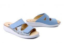 DR. BRINKMANN 701109-51 mittelblau , klapki damskie. Niebieskie klapki damskie Dr. Brinkmann, bez wzorów, ze skóry, bez obcasa. Za 263.42 zł.