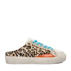 Klapki Eva Minge. Brązowe klapki damskie Eva Minge, bez wzorów, bez obcasa. Za 379.99 zł.