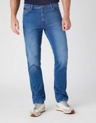 WRANGLER TEXAS SLIM MĘSKIE SPODNIE JENASOWE FLANKER BLUE W12SKG26J 112145799. Niebieskie spodnie materiałowe męskie Wrangler, bez wzorów, z jeansu. Za 199.99 zł.
