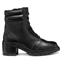 Botki Geox. Czarne botki damskie Geox, bez obcasa, na słupku, bez zapięcia. Za 509.99 zł.