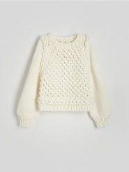 Sweter z wełną - złamana biel. Swetry klasyczne damskie Reserved, z dzianiny, bez kołnierzyka. W wyprzedaży za 129.99 zł.
