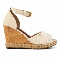 Sandały damskie na platformie Wrangler LORETTA WOMEN WEDGE. Brązowe sandały damskie Wrangler, bez wzorów, z jeansu, bez obcasa, na platformie. Za 229.00 zł.