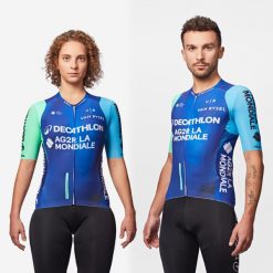 Koszulka rowerowa Van Rysel Replica Decathlon AG2R La Mondiale Team. T-shirty sportowe męskie VAN RYSEL, m, z elastanu, bez ramiączek, rowerowe. W wyprzedaży za 229.99 zł.