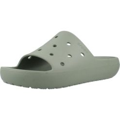 Klapki Crocs Model Classic Slide V2 Kolor Zielony. Zielone klapki damskie Crocs, bez wzorów, z gumy, bez obcasa. Za 198.00 zł.