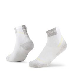 Skarpety biegowe Buff Coolnet Quarter Sock CQ. Białe skarpetki męskie Buff, bez wzorów, z elastanu. Za 83.99 zł.