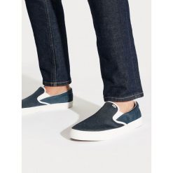 Tenisówki Helly Hansen. Niebieskie trampki i tenisówki męskie Helly Hansen, bez wzorów, bez zapięcia. Za 169.99 zł.