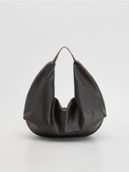 Torebka hobo - ciemnobrązowy. Brązowe torebki klasyczne damskie Reserved, bez wzorów, ze skóry, bez dodatków. Za 159.99 zł.