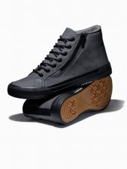 Trampki męskie sneakersy - grafitowe V4. Szare trampki i tenisówki męskie Ombre Clothing, bez wzorów, z materiału, bez zapięcia. W wyprzedaży za 59.99 zł.