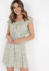 Jasnoniebieska Sukienka Kassyle. Niebieskie sukienki damskie Born2be, na lato, l, z aplikacjami, klasyczne, bez kołnierzyka, bez ramiączek, mini. W wyprzedaży za 87.99 zł.