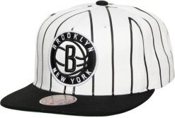 Mitchell & Ness NBA Retro Czapka Brooklyn Nets Biało‑Czarna. Czarne czapki z daszkiem damskie Mitchell & Ness, bez wzorów, z bawełny. Za 171.99 zł.