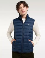 MESKA KURTKA LEE STAND COLLAR PUFFER VEST RIVET NAVY 112370536. Niebieskie kurtki męskie Lee, m, bez wzorów, z puchu, bez kaptura. Za 259.99 zł.