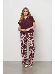 &Co Woman Spodnie w kolorze jasnoróżowo-bordowym rozmiar: L. Czerwone spodnie materiałowe damskie &Co Woman, bez wzorów, z materiału, z podwyższonym stanem. Za 126.15 zł.