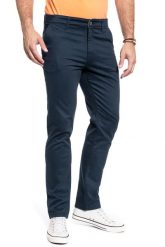 SPODNIE MĘSKIE WRANGLER CHINO IN NAVY W12CW3114 112126258. Niebieskie spodnie materiałowe męskie Wrangler, bez wzorów, z materiału. Za 209.99 zł.