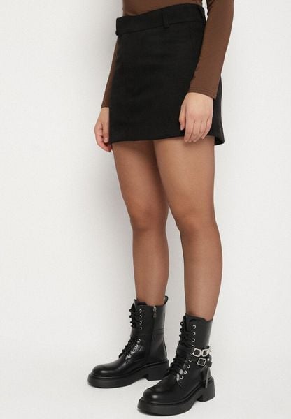 Czarna Spódnica VICES Mini z Imitacji Zamszu Tavite. Czarne spódniczki damskie Born2be, l, bez wzorów, eleganckie, z podwyższonym stanem, mini, oversize. Za 79.99 zł.