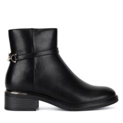 Botki Clara Barson. Czarne botki damskie Clara Barson, bez obcasa, na płaskiej podeszwie, bez zapięcia. Za 159.99 zł.