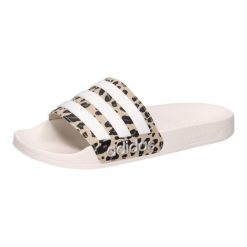 Klapki basenowe adidas Adilette Shower. Białe klapki i japonki męskie Adidas, z materiału. Za 147.00 zł.