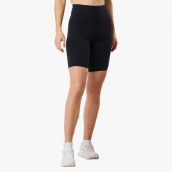 Krótkie legginsy treningowe damskie Swedemount Move Short Tights szybkoschnące. Czarne legginsy damskie SWEDEMOUNT, bez wzorów, z tkaniny, do biegania. W wyprzedaży za 129.00 zł.