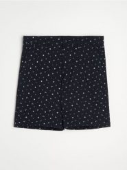 Szorty jeansowe chino - granatowy. Niebieskie szorty męskie Sinsay, z jeansu, bez kołnierzyka. Za 49.99 zł.