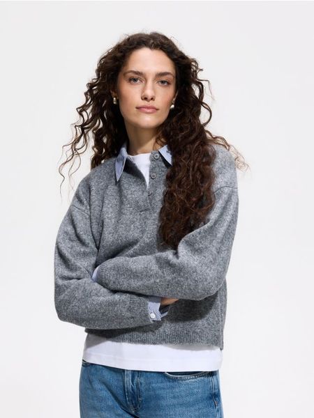 Sweter z koszulową wstawką - szary. Szare swetry klasyczne damskie Reserved, l, z dzianiny, bez kołnierzyka. Za 129.99 zł.