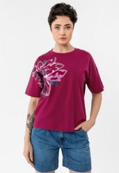 Koszulka z kwiatowym nadrukiem T-NEKO. Czerwone t-shirty damskie Volcano, m, bez wzorów, z bawełny, z asymetrycznym kołnierzem. Za 69.99 zł.