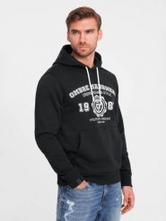 Bluza męska kangurka z kapturem i nadrukiem w stylu college – czarna V3 OM-SSPS-0143 - XXL. Czarne bluzy z kapturem męskie Ombre Clothing, l, z bawełny. W wyprzedaży za 99.99 zł.