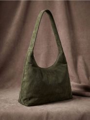 Torba hobo z imitacji zamszu - green spruce. Zielone torebki klasyczne damskie Sinsay, bez wzorów, bez dodatków. Za 59.99 zł.