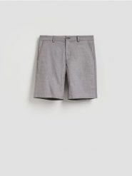 Szorty carrot fit - ciemnobrązowy. Brązowe szorty męskie Reserved, z bawełny, bez kołnierzyka. Za 129.99 zł.