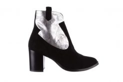 Botki Bayla-097 32 Kowbojki Czarno-Srebrne, Skóra naturalna - 37. Czarne botki damskie Bayla, z materiału, eleganckie, bez obcasa, bez zapięcia. W wyprzedaży za 134.10 zł.