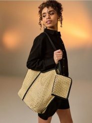 Duża pleciona torba na ramię z portfelem - kremowy. Białe torebki klasyczne damskie Sinsay, bez wzorów, duże, bez dodatków. Za 59.99 zł.