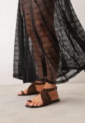 Brązowe Płaskie Sandały VICES z Imitacji Zamszu z Paskiem na Duży Palec Zepae. Brązowe sandały damskie Born2be, bez wzorów, bez obcasa, na płaskiej podeszwie. Za 79.99 zł.