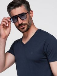 Sygnowany t-shirt męski V-neck z elastanem – granatowy V2 - Rozmiar: L. Niebieskie t-shirty męskie Ombre Clothing, l, bez wzorów, z bawełny, bez kołnierzyka. W wyprzedaży za 52.50 zł.