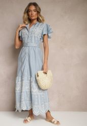 Niebieska Rozkloszowana Sukienka w Stylu Boho z Paskiem Zdobiona Haftem Falbanami Vallsara. Niebieskie sukienki damskie Renee, na co dzień, na lato, z aplikacjami, boho, bez kołnierzyka, bez ramiączek, maxi, kopertowe. W wyprzedaży za 139.99 zł.