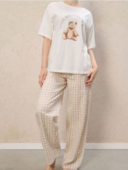 Bawełniana piżama dwuczęściowa z misiem - biały. Białe piżamy damskie Sinsay, l, bez wzorów, z bawełny, bez ramiączek. Za 59.99 zł.