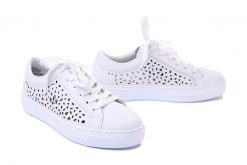 RIEKER L8831-80 white, półbuty letnie damskie. Białe półbuty damskie Rieker, bez wzorów, bez obcasa. Za 271.92 zł.