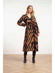 Smashed Lemon Sukienka w kolorze czarno-jasnobrązowym rozmiar: L. Brązowe sukienki damskie Smashed Lemon, na co dzień, l, bez wzorów, z tkaniny, bez kołnierzyka, bez ramiączek, midi, kopertowe. Za 187.52 zł.