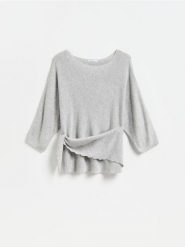 Sweter z wiązaną chustą - jasnoszary. Szare swetry klasyczne damskie Reserved, l, z dzianiny, bez kołnierzyka. Za 129.99 zł.
