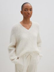 Someday Sweter w kolorze białym rozmiar: 42. Białe swetry klasyczne damskie Someday, bez kołnierzyka. Za 294.28 zł.