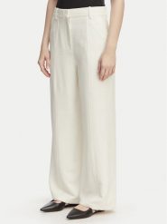 Calvin Klein Spodnie materiałowe LV044F651G Kremowy Straight Fit. Białe spodnie materiałowe damskie CALVIN KLEIN, bez wzorów, z materiału. Za 569.99 zł.