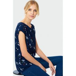 Wiskozowa bluzka z troczkiem. Bluzki damskie Greenpoint, bez wzorów, z wiskozy, bez kołnierzyka, bez ramiączek. Za 49.99 zł.