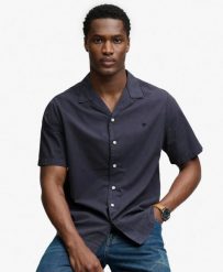 Superdry Koszula Cabana z krótkim rękawem z organicznej bawełny – SOFT NAVY. Niebieskie koszule damskie Superdry., na lato, s, z aplikacjami, z bawełny, bez kołnierzyka, bez ramiączek. Za 229.00 zł.