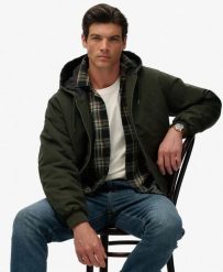 Superdry Kurtka z kapturem Canvas Surplus z bawełny, lekko pikowana. Zielone kurtki damskie Superdry., m, z aplikacjami, z bawełny, z kapturem. Za 391.00 zł.