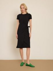 BGN Sukienka w kolorze czarnym rozmiar: 38. Czarne sukienki damskie BGN, na co dzień, bez wzorów, bez kołnierzyka, bez ramiączek, midi, proste. Za 86.99 zł.